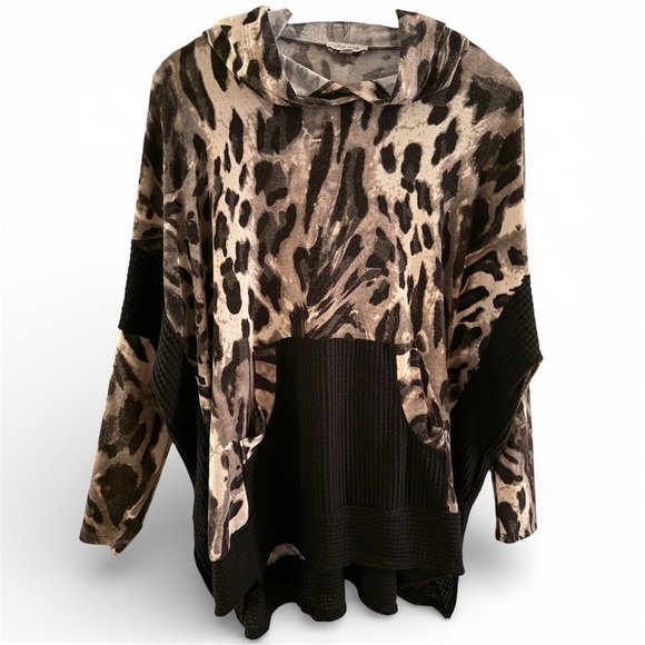 white birch Tops - White Birch Black and Cream Patterned Hooded Top